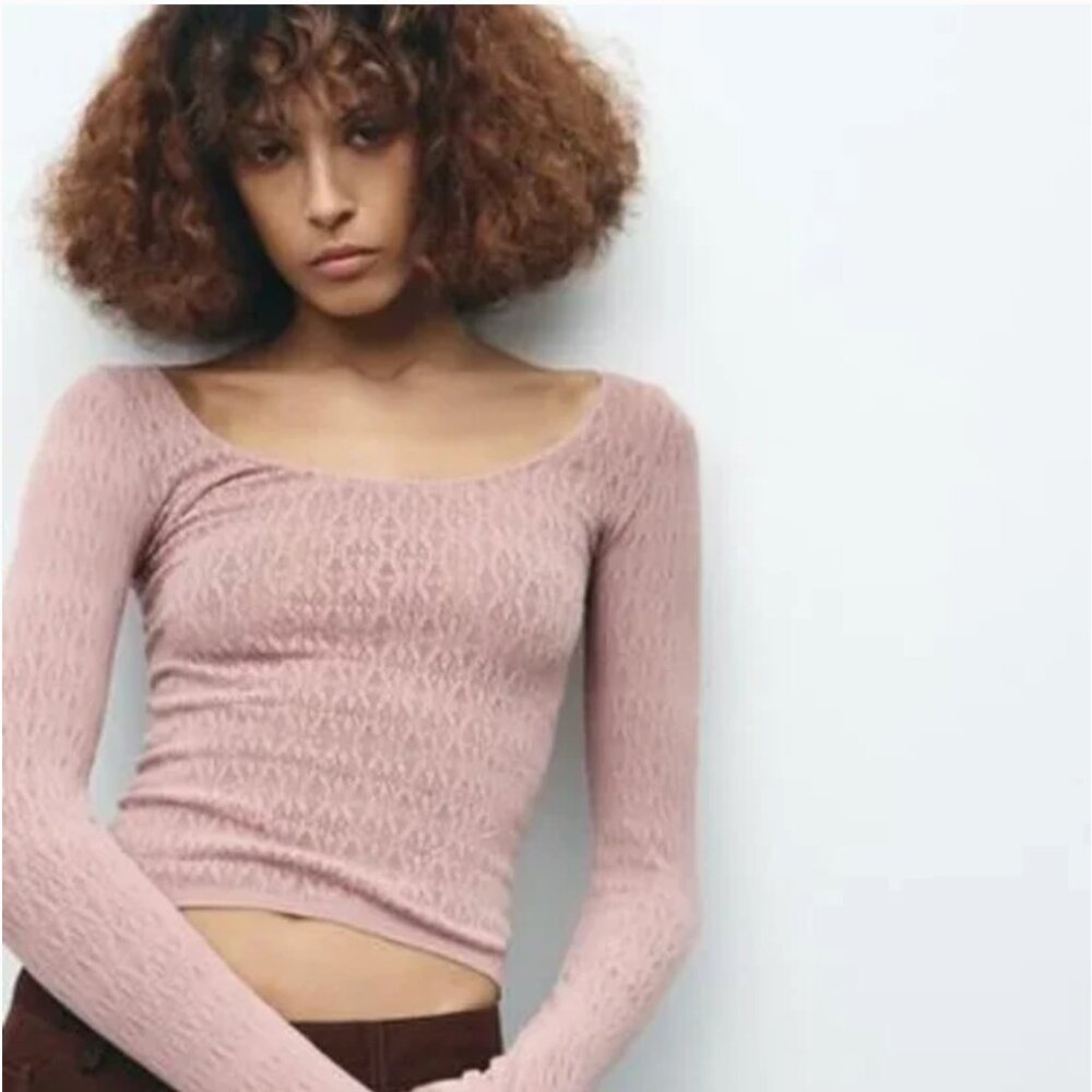 NWT — ZARA SEAMLESS LACE TOP — XS-S